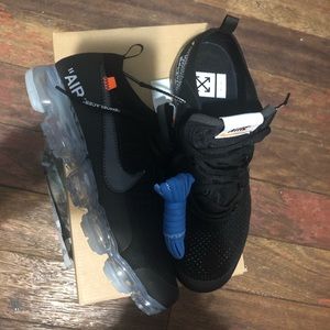 OFF WHITE VAPORMAX V2